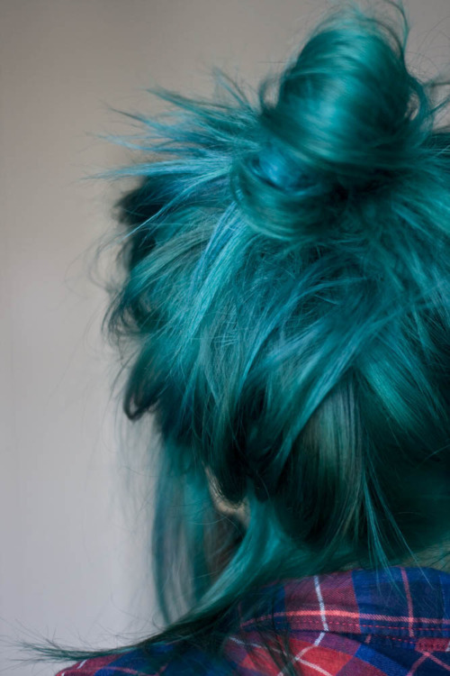 teal blue hair color photo - 2